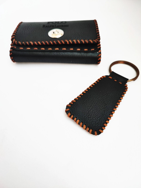 جاکارتی و جا کلیدی چرم گوچی Gucci - نمای جلو و طراحی لوکس