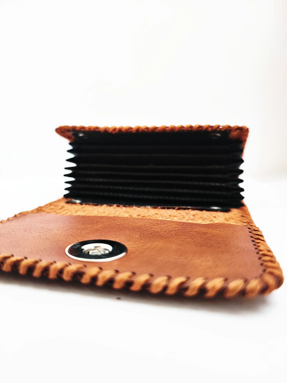 جاکارتی و جا کلیدی چرم گوچی Gucci - نمای جلو و طراحی لوکس