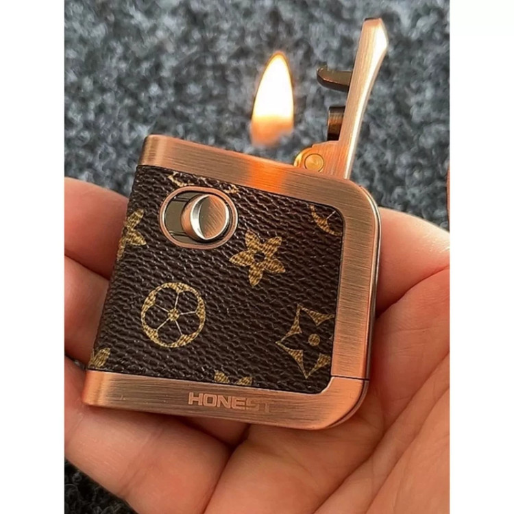 فندک بنزینی اتومات هانست طرح کیف چرم