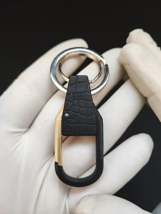 جا کلیدی چرم هانست (honest) قلاب فلزی مشکی طلایی