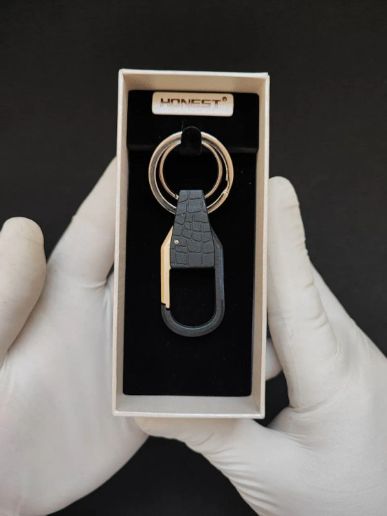 جا کلیدی چرم هانست (honest) قلاب فلزی مشکی طلایی