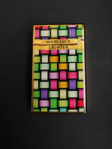 فندک گازی برند لایتر (lighter) بغل زن چهارخانه کوچک چند رنگ