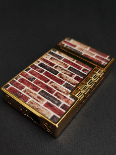 فندک بغل زن برند لایتر (lighter) طرح wall