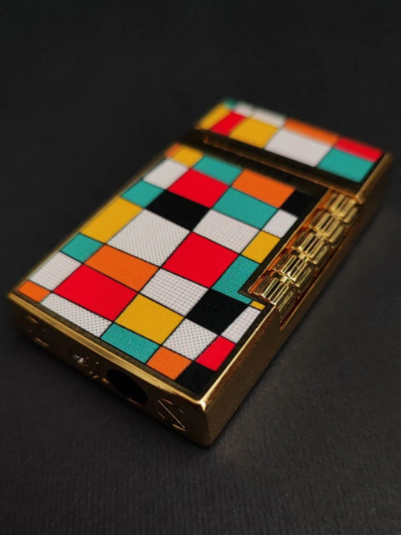 فندک بغل زن برند لایتر (lighter) طرح چهار خانه رنگی