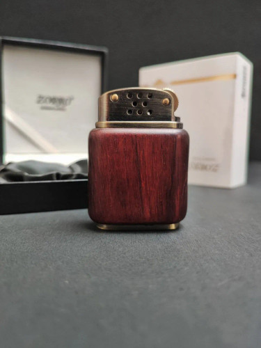 فندک بنزینی زرو (zorro) بدنه چوبی رنگ قهو ایی