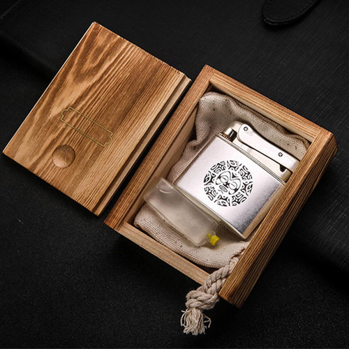 فندک بنزینی PROMISE هانست دکمه ای با یدنه برنجی با جعبه چوبی اورجینال