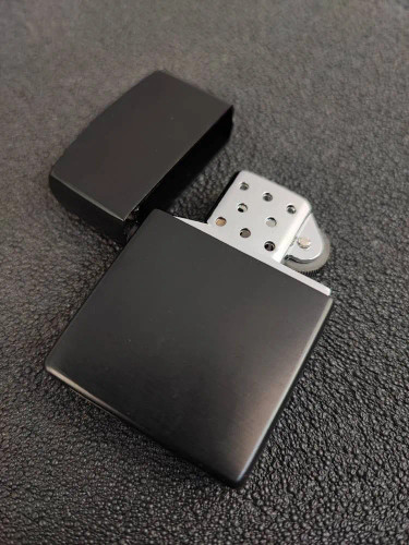 فندک گازس طرح زیپو بدنه مات مشکی