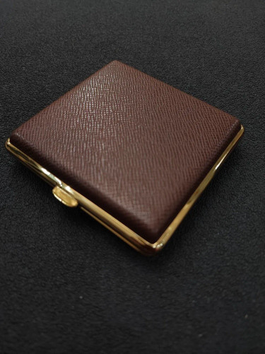 جاسیگاری چرم گوپای رنگ قهوه ای بدنه پوست ماری