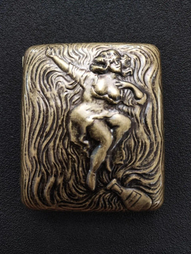 جا سیگاری گوپای بدنه برنجی طرح برجسته