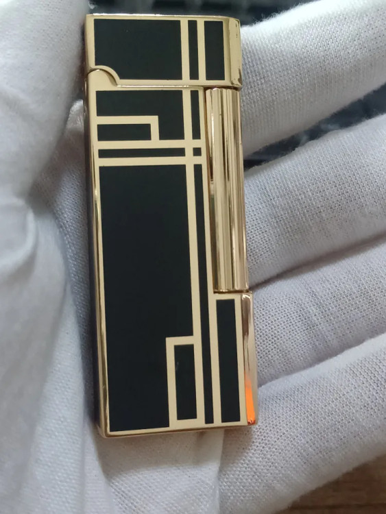 فندک گازی دروی (derui) بغل زن مشکی طلایی