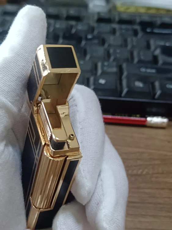 فندک گازی دروی (derui) بغل زن مشکی طلایی