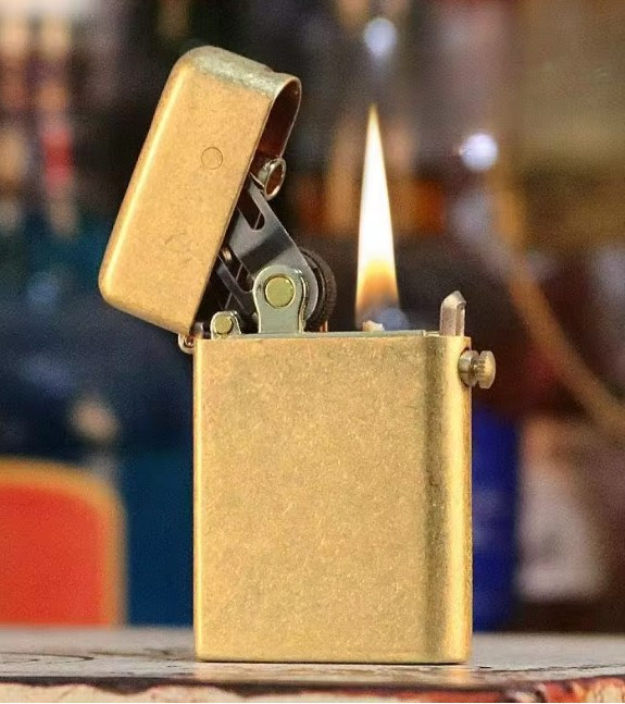 فندک بنزینی زرو پرمیوم دیزاین رنگ طلایی مات اورجینال