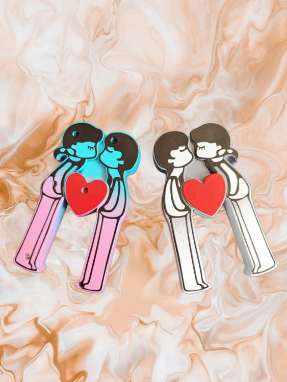 فندک فانتزی گازی برند لایتر طرح love is