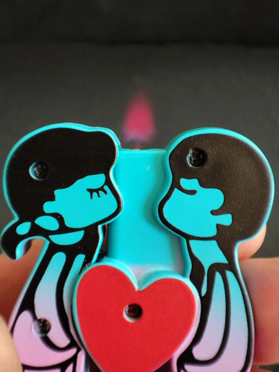 فندک فانتزی گازی برند لایتر طرح love is