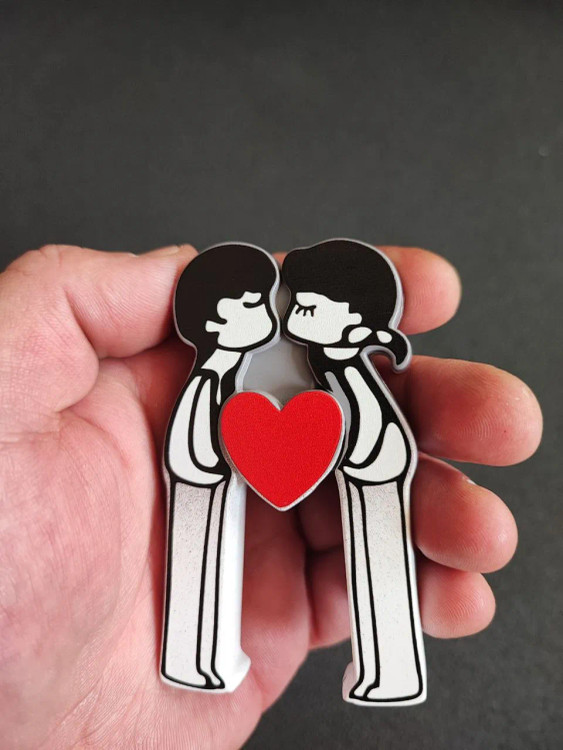 فندک فانتزی گازی برند لایتر طرح love is