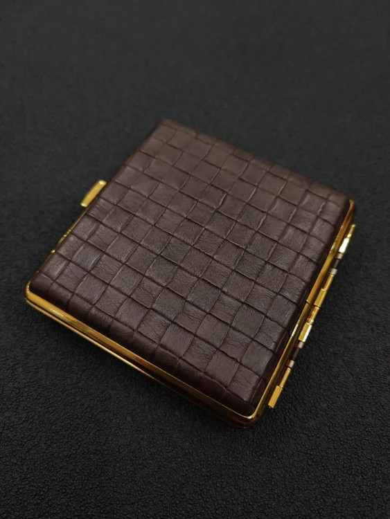 جا سیگاری چرمی گوپای بدنه استیل رنگ قهوه ایتیره طرح چهار خانه