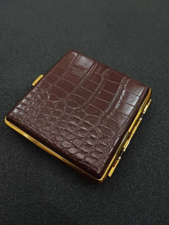 جا سیگاری گوپای بدنه استیل رو کش چرمی طرح پوست ماری و چهار خانه