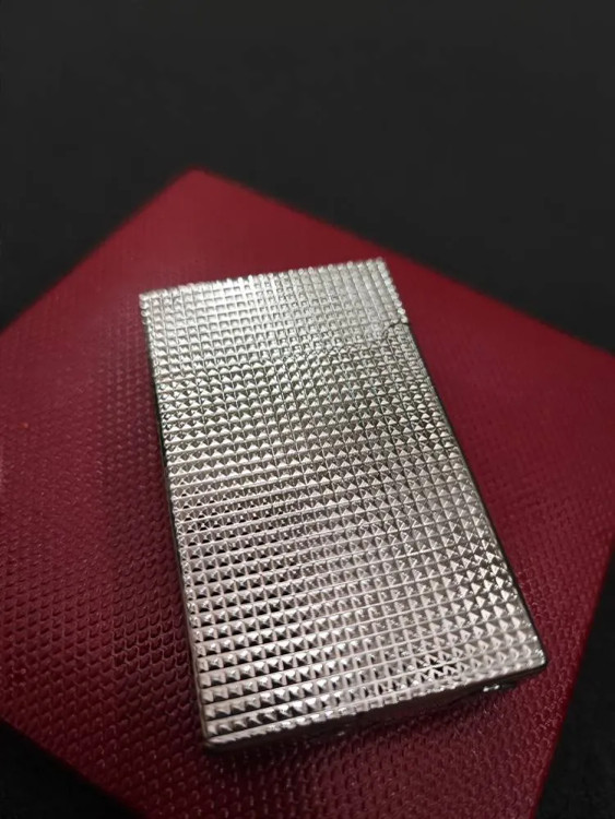 فندک دروی لاین یک بدنه مشبک طرح صلیب نگین دار