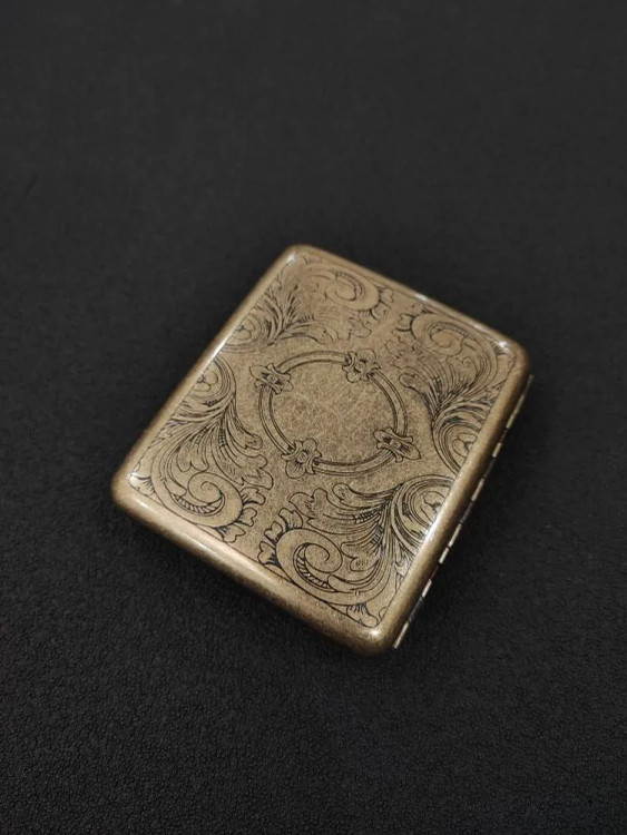 جای سیگار برند روپای بدنه برنجی طرح حلقه گل