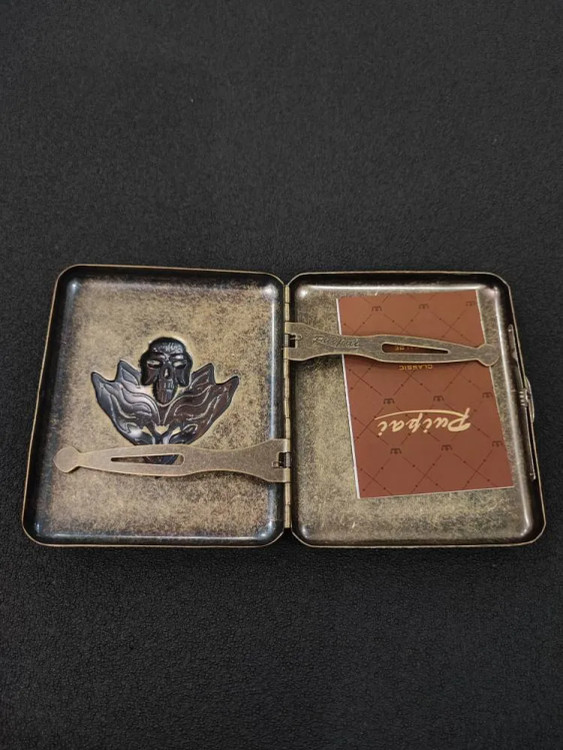 جای سیگار برند روپای بدنه برنجی طرح جمجمه کد 23850