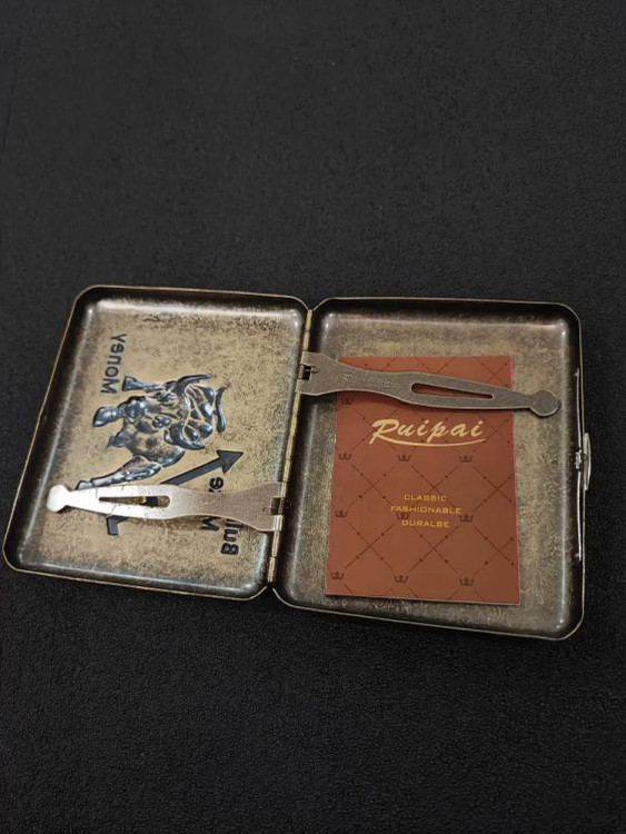 جای سیگار برند روپای بدنه برنجی طرح گاو وحشی کد Bulls Make Money