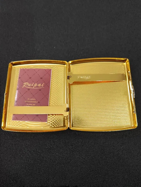 جای سیگار برند روپای بدنه فلزی رنگ طلایی براق