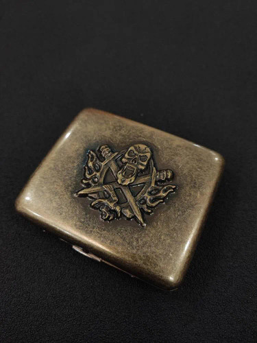 جای سیگار برند روپای بدنه برنجی طرح اسکالابونز (Skull and Bones)