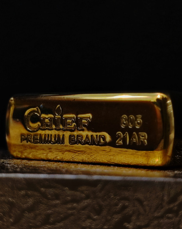 فندک بنزینی برند chief بدنه برنجی طرح Marlboro