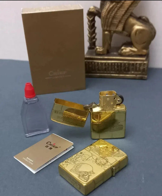 فندک بنزینی برند chief طرح world of war بدنه برنجی های پولیش