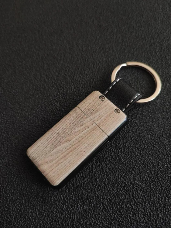 فندک گازی جاکلیدی برند لاتر طرح چوب با بند چرمی