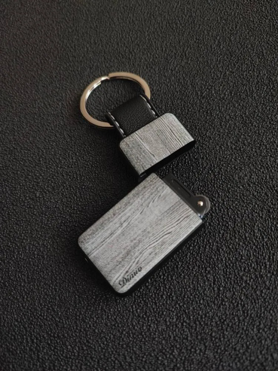 فندک گازی جاکلیدی برند لاتر طرح چوب با بند چرمی