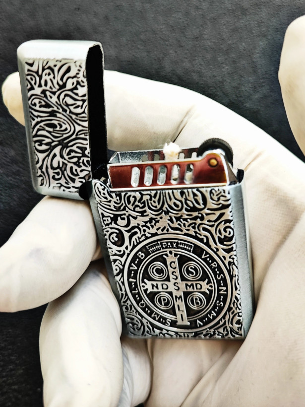 فندک بنزینی برند lighter بدنه فلزی طرح کنستانتین