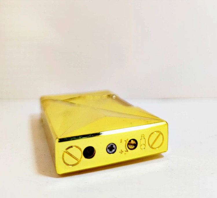 فندک گازی بغل زن برند lighter بدنه فلزی طرح کریستال