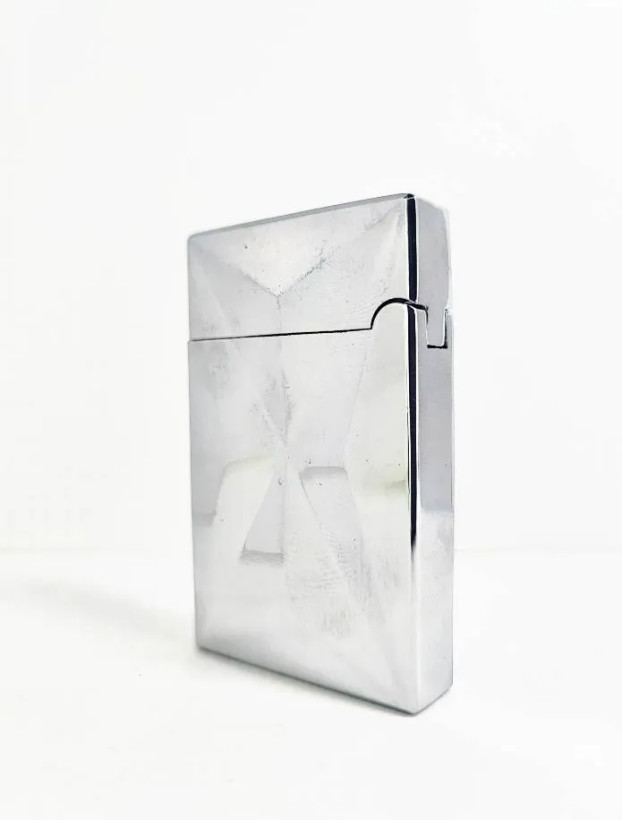 فندک گازی بغل زن برند lighter بدنه فلزی طرح کریستال