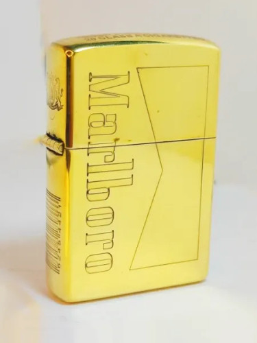 فندک بنزینی برند chief بدنه برنجی طرح Marlboro